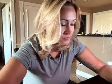 nikki cums